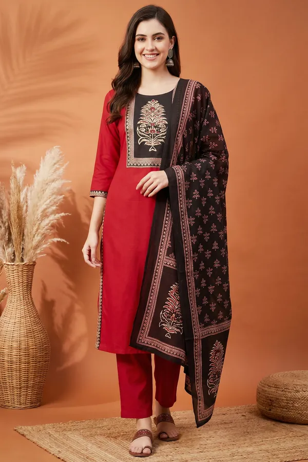 Red_Jaipuri_Cotton_Kurta_Pant_Dupatta_Set_With_Printed_Yoke_And_Dupatta