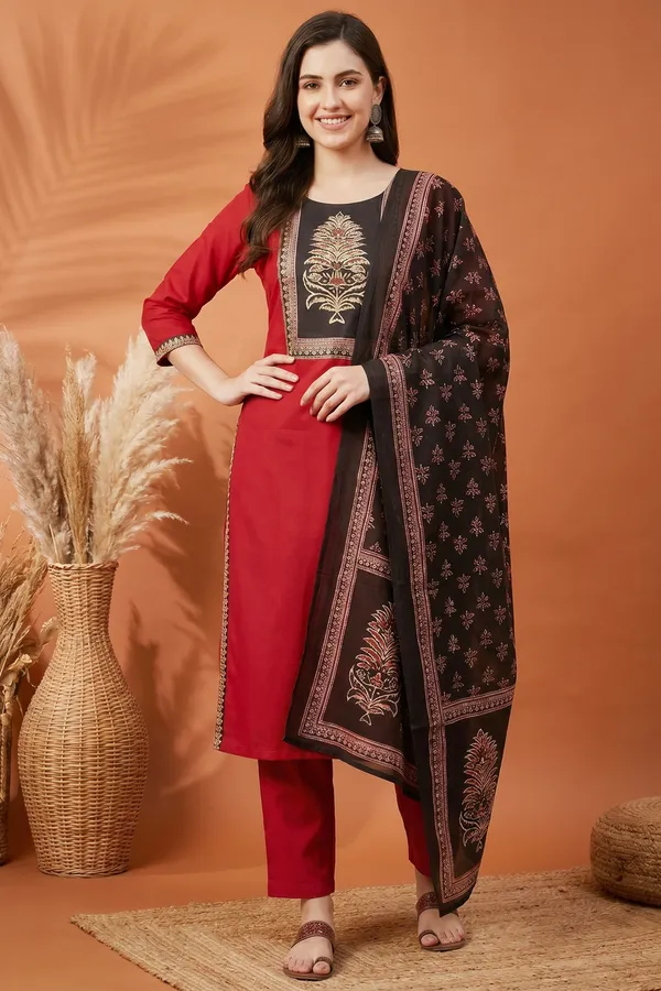 Red_Jaipuri_Cotton_Kurta_Pant_Dupatta_Set_With_Printed_Yoke_And_Dupatta
