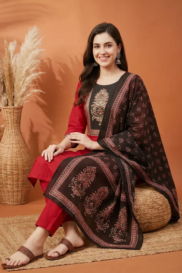 Red_Jaipuri_Cotton_Kurta_Pant_Dupatta_Set_With_Printed_Yoke_And_Dupatta