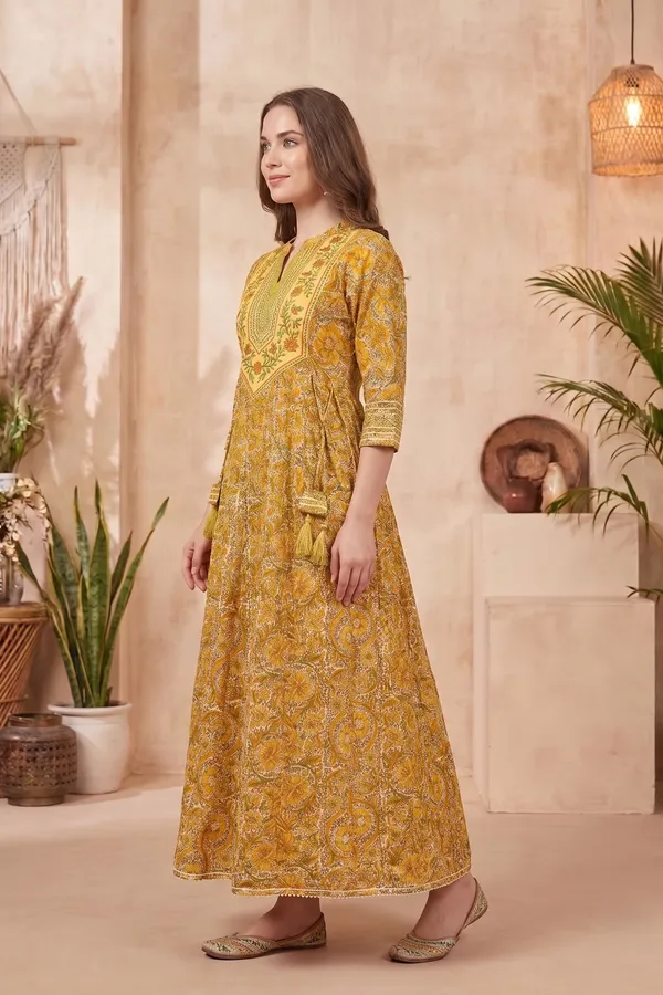 Elegant_Blue_Floral_Print_Anarkali_Kurti_with_Designer_Yoke