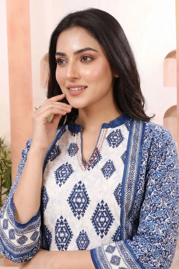 Elegant_Blue_Womens_Tunic_with_Round_Neck_Geometric_Ethnic_Print