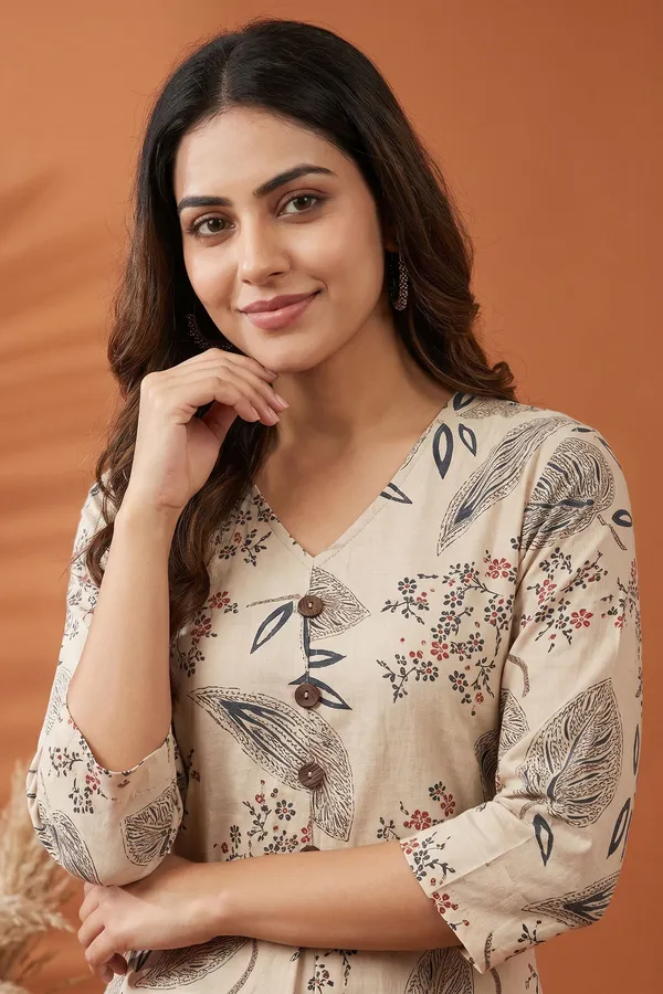 Elegant_Cream_Cotton_A_Line_Princess_Cut_Kurta_with_Nature_Leaf_Print