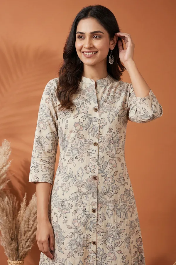 Graceful_Blissful_Cream_Cotton_A_Line_Princess_Cut_Kurta