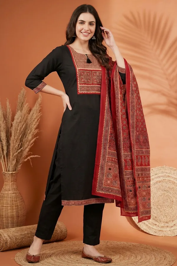 Beauteous_Black_Jaipuri_Cotton_Kurta_Pant_Dupatta_Set_With_Printed_Yoke_And_Dupatta