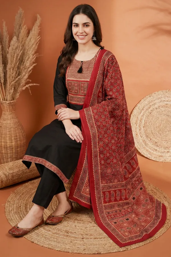 Beauteous_Black_Jaipuri_Cotton_Kurta_Pant_Dupatta_Set_With_Printed_Yoke_And_Dupatta