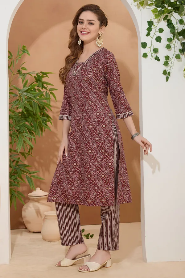 Moonlit_Maroon_V_Neck_Kurti_Pant_Suit_For_Women