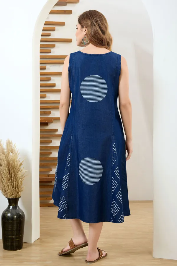 Denim_Long_Sleeveless_Flared_Tunic_Dress_With_Thread_Work