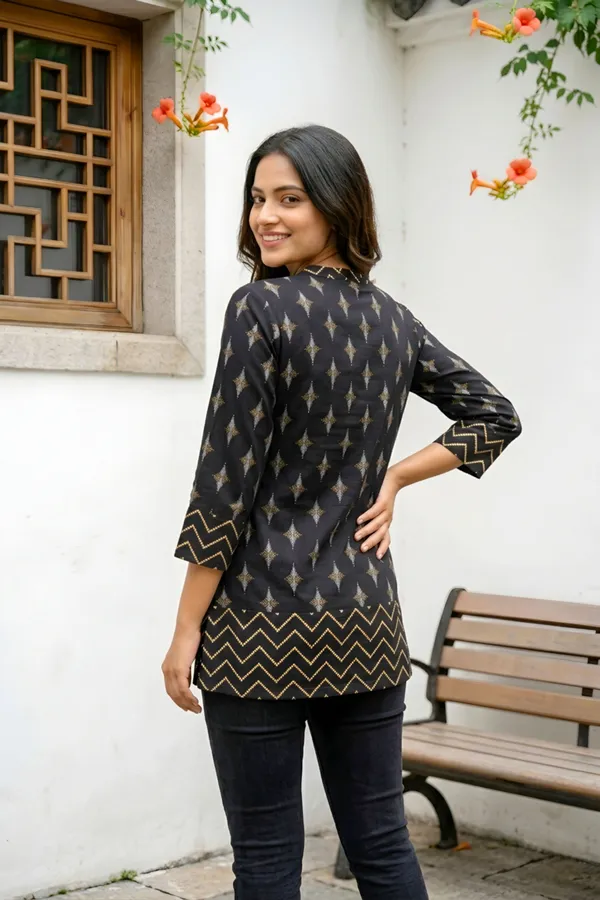 Womens_Printed_Black_Rayon_Kurti_Top_with_Smart_Fit_Design