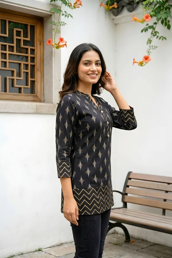 Womens_Printed_Black_Rayon_Kurti_Top_with_Smart_Fit_Design