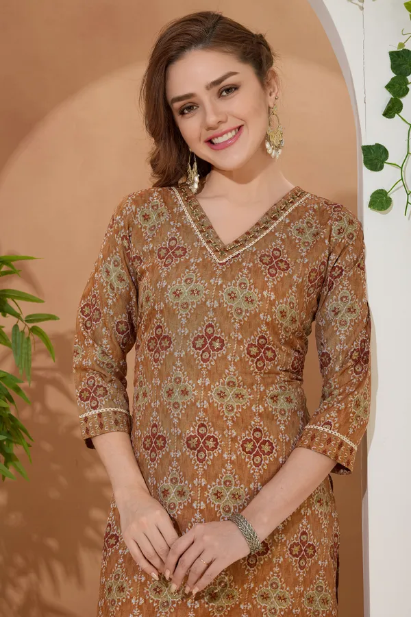 Vibrant_Rust_V_Neck_Kurti_Pant_Suit_For_Women