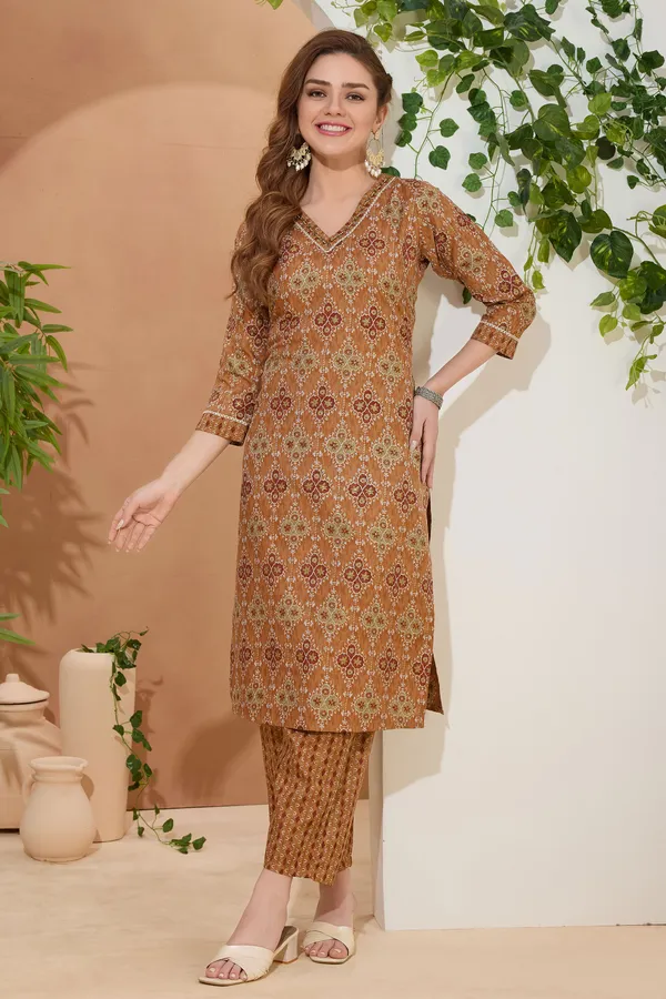 Vibrant_Rust_V_Neck_Kurti_Pant_Suit_For_Women