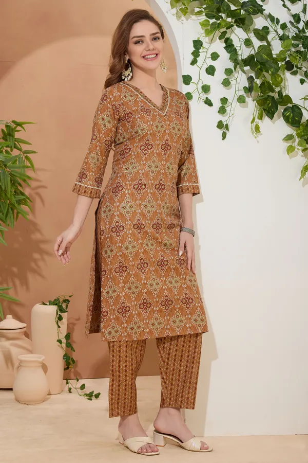 Vibrant_Rust_V_Neck_Kurti_Pant_Suit_For_Women