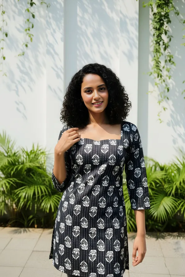 Black_Jaipuri_Print_Kurti_With_Long_Sleeves