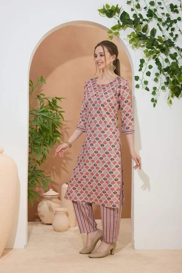 Glossorial_Coral_Round_Neck_Kurti_Pant_Suit_For_Women