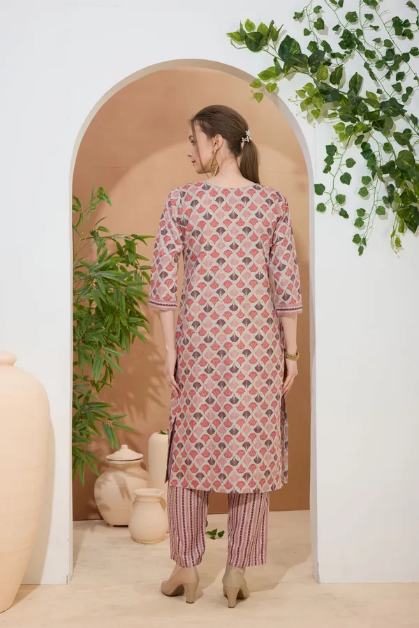Glossorial_Coral_Round_Neck_Kurti_Pant_Suit_For_Women