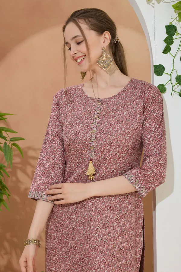 Adorable_Coral_Round_Neck_Kurti_Pant_Suit_For_Women