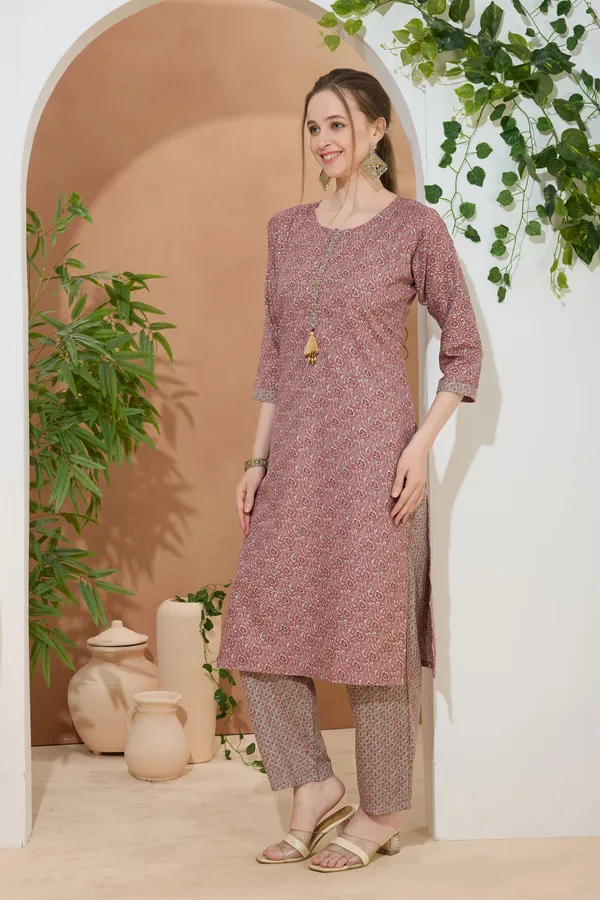 Adorable_Coral_Round_Neck_Kurti_Pant_Suit_For_Women
