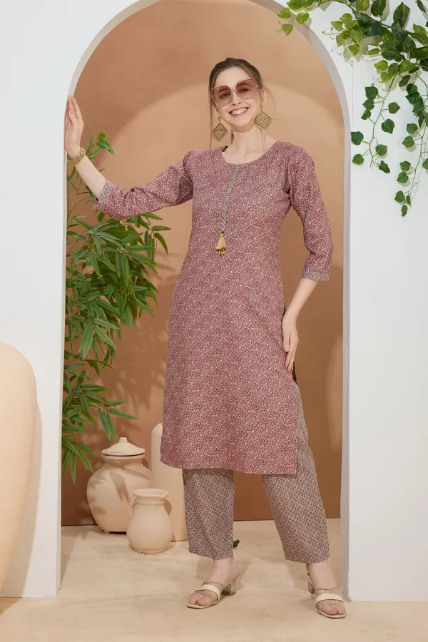 Adorable_Coral_Round_Neck_Kurti_Pant_Suit_For_Women