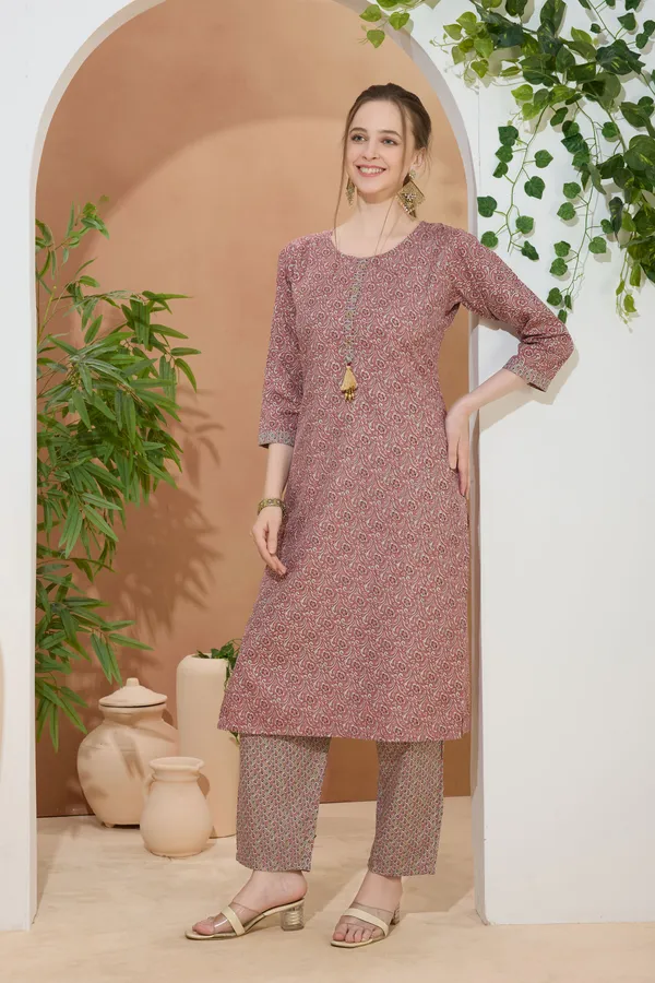 Adorable_Coral_Round_Neck_Kurti_Pant_Suit_For_Women