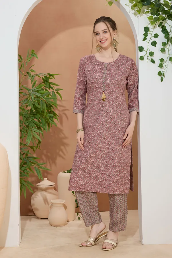 Adorable_Coral_Round_Neck_Kurti_Pant_Suit_For_Women