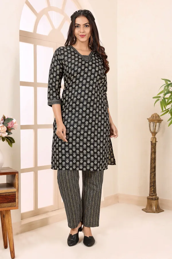 Slick_In_Black_V_Neck_Kurti_Pant_Suit_For_Women