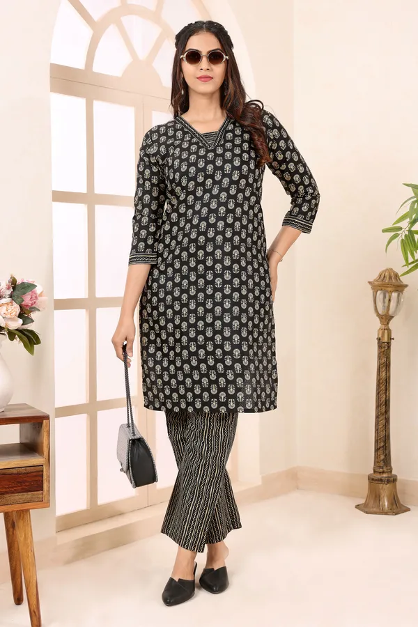 Slick_In_Black_V_Neck_Kurti_Pant_Suit_For_Women