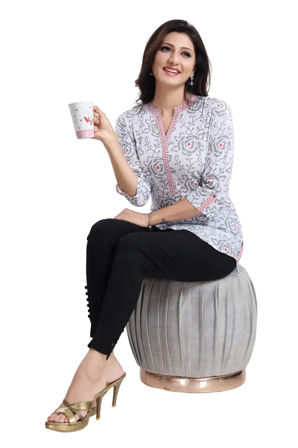 Vibrant_Vigour_White_Cotton_Printed_Short_Tunic_Top_For_Women
