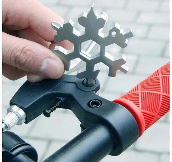 18_in_1_Multifunction_Screwdriver_Multi-tool_Portable_Keychain_-_Silver_Color