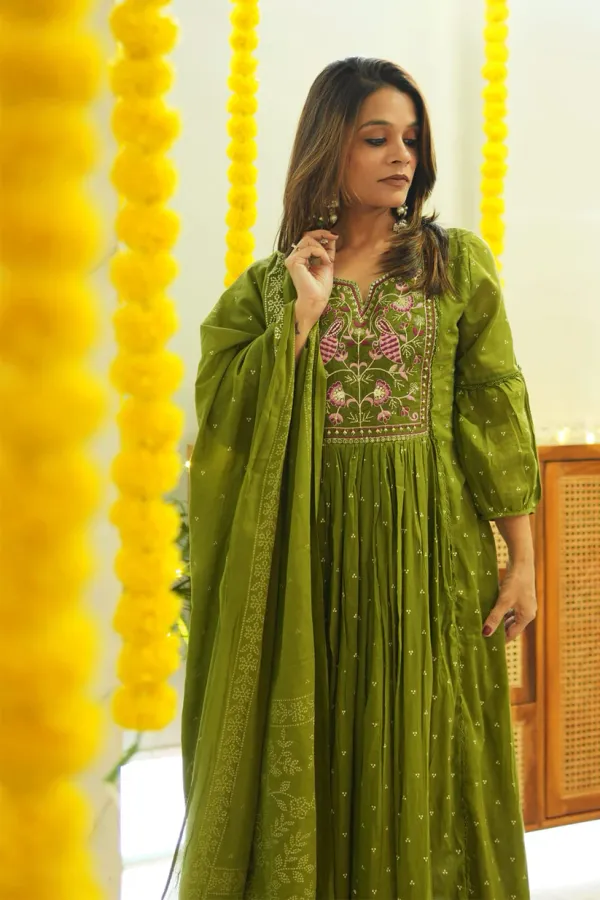 Jaipur_Legacy_Pure_Cotton_Green_Embroidered_Jaipuri_Kurta_and_Pants_with_Dupatta_For_Women