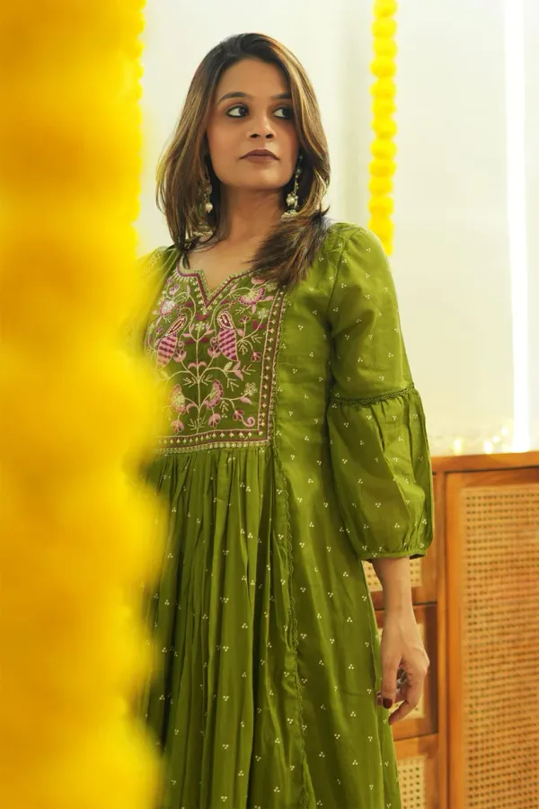 Jaipur_Legacy_Pure_Cotton_Green_Embroidered_Jaipuri_Kurta_and_Pants_with_Dupatta_For_Women