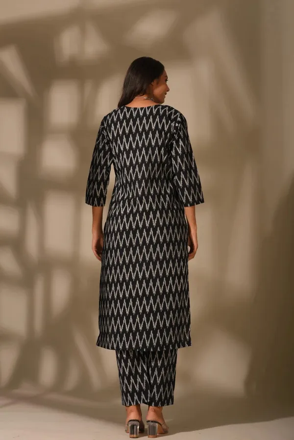 Black_Ethnic_Cotton_Blend_Kurti_With_Pant_Set_For_Women