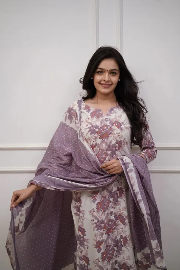 Grey_Ethnic_Cotton_Kurti_Pant_With_Dupatta_Set_For_Women