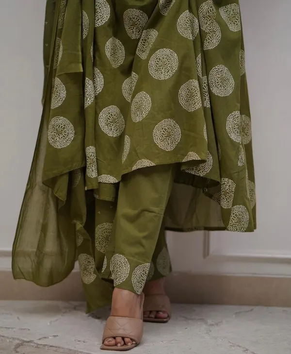 Green_Cotton_Ethnic_Kurti_Pant_&_Dupatta_Set_for_Women_–_Elegant_&_Comfortable