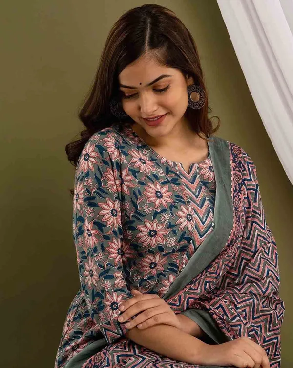 Grey_Ethnic_Cotton_Kurti_Pant_With_Dupatta_Set_For_Women