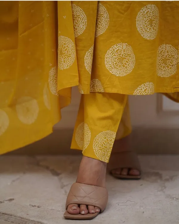 Yellow_Ethnic_Cotton_Kurti_Pant_With_Dupatta_Set_For_Women