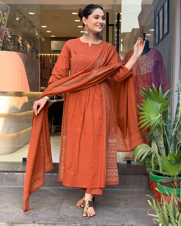 Orange_Ethnic_Cotton_Kurti_Pant_With_Dupatta_Set_For_Women