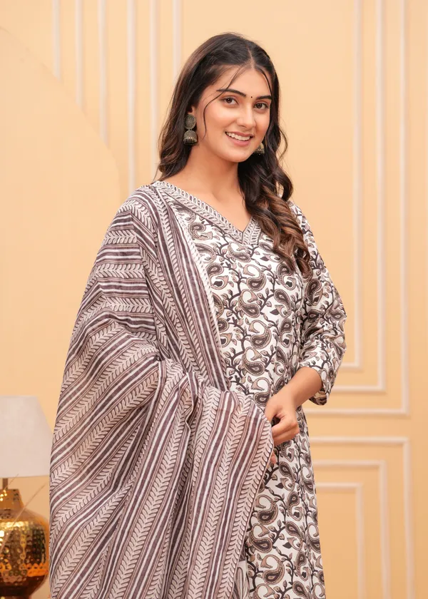 Off-White_Cotton_Ethnic_Kurti_Pant_&_Dupatta_Set_for_Women_–_Elegant_&_Comfortable