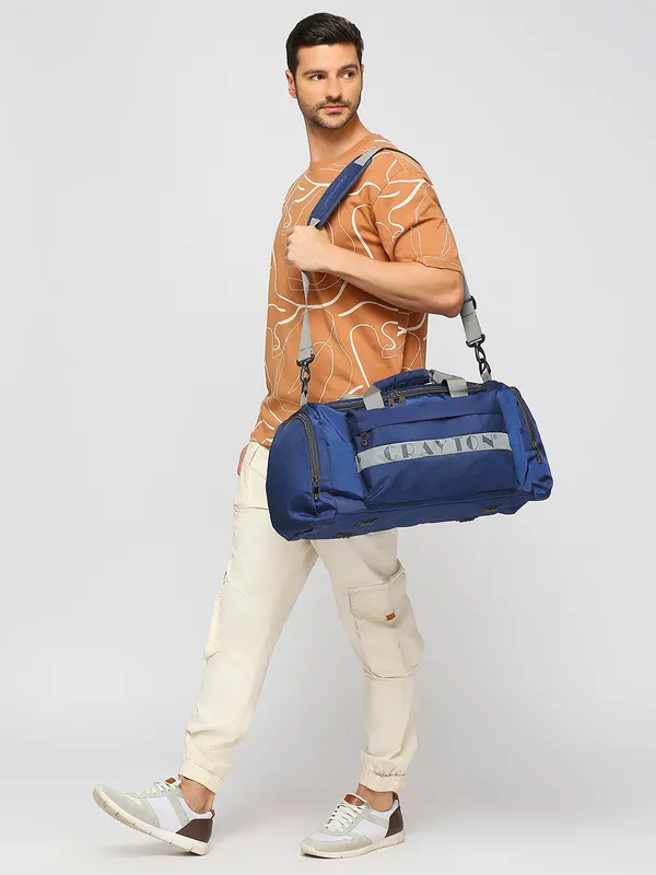 Blue_Polyester_Travel_Duffle_Bag_For_Unisex