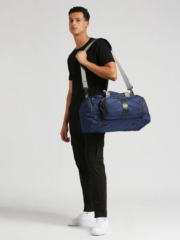 Blue_Polyester_Travel_Duffle_Bag_For_Unisex