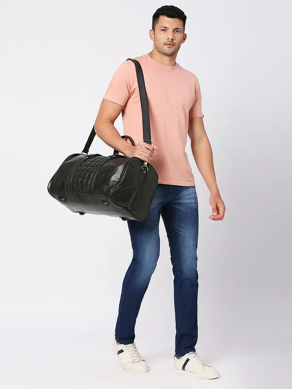 Black_Vegan_Leather_Medium_Gym_Duffel_Bag_For_Unisex