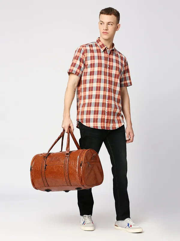 Tan_Vegan_Leather_Medium_Textu_Vegan_Crocodile_Leather_Gym_Duffel_Bag_For_Unisex