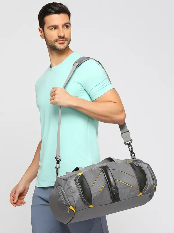 Grey_Polyester_Sports_Or_Gym_Duffel_Bag_For_Unisex