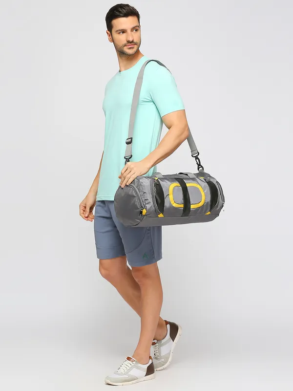 Grey_Polyester_Sports_Or_Gym_Duffel_Bag_For_Unisex