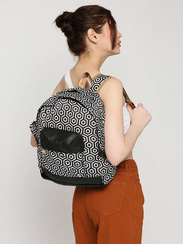 Black_Polyester_Geometric_Design_Backpack_With_Pouch_For_Unisex