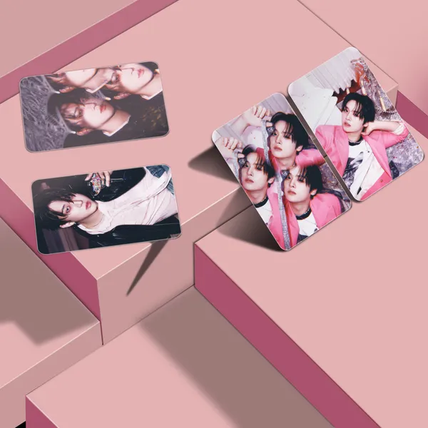 Stray_Kids_"DO_IT"_Glossy_Laminated_Photocards_(Set_of_28+4_Freebies)