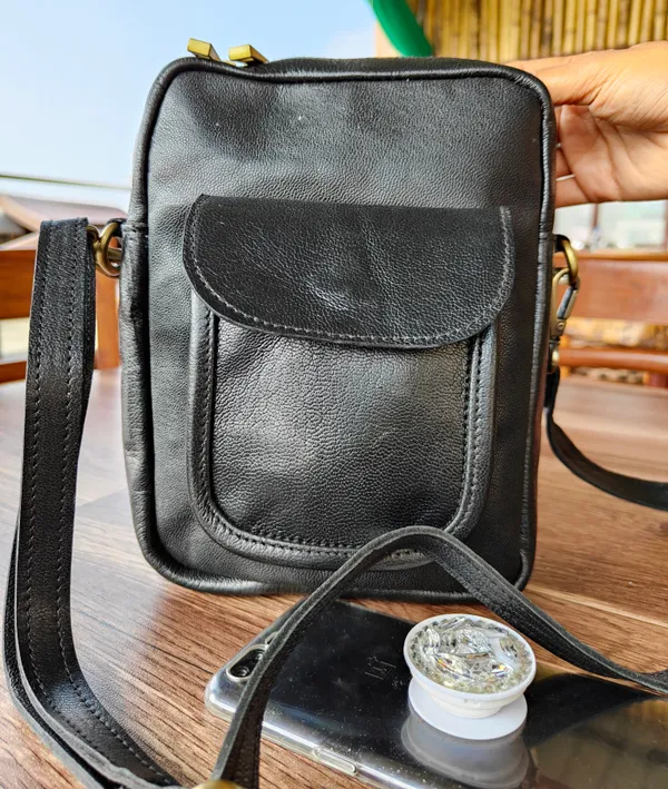 Black_Black_Genuine_Leather_Cross-Body_Purse_Bag_-_Genuine_Leather_Handbags_For_Ipad_-_Premium_Crossover_Small_Bag_Over_The_Shoulder_(_7x9_inchs_)