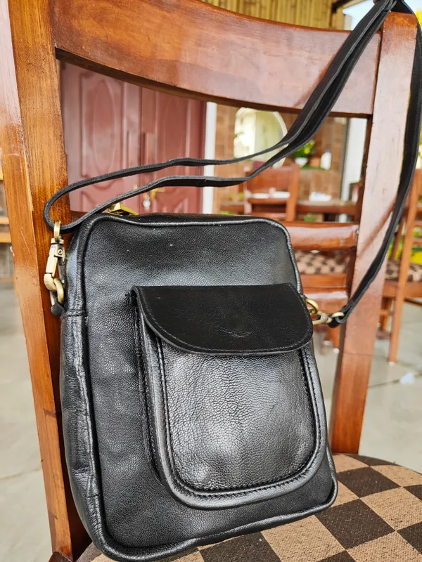 Black_Black_Genuine_Leather_Cross-Body_Purse_Bag_-_Genuine_Leather_Handbags_For_Ipad_-_Premium_Crossover_Small_Bag_Over_The_Shoulder_(_7x9_inchs_)