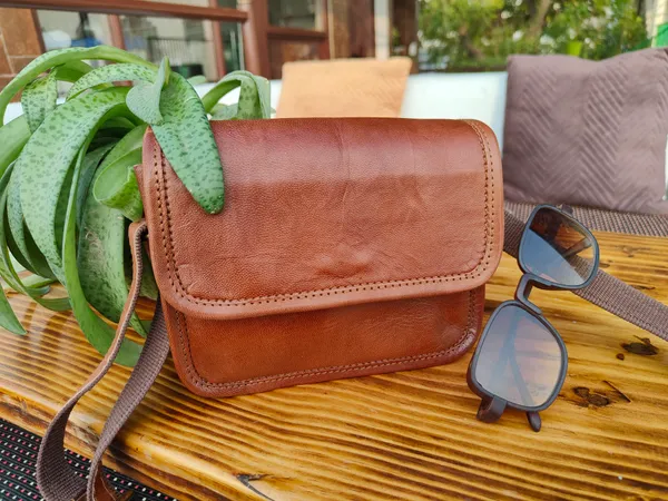 Brown_Small_Women_Real_Genuine_Leather_Cross-Body_Genuine_Leather_Bag_(_7x5.5_inchs_)