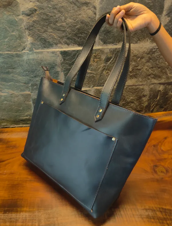 Black_Genuine_Leather_Tote_Bag_With_Zipper_For_Women_(_12x16_inchs_)