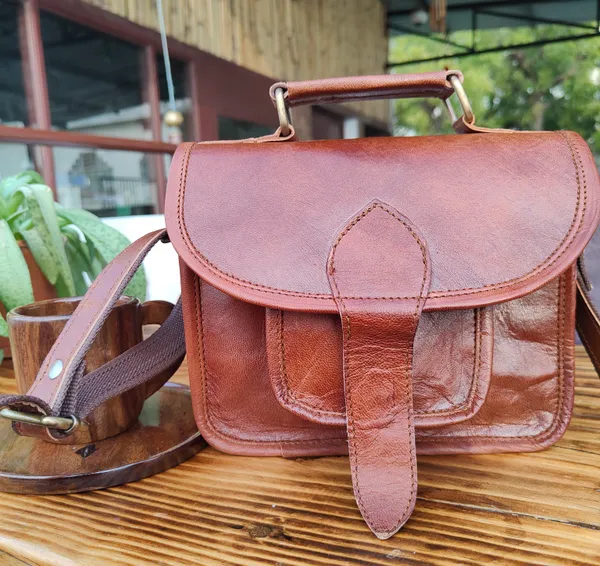 Brown_Genuine_Leather_Small_Crossbody_Purse_Daily_Used_Handbag_For_Women_(_6x8_inchs_)